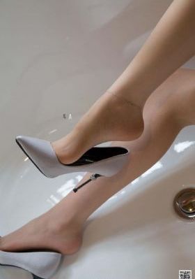 诺瓦利斯的蓝玫瑰-日韩中字国产在线观看