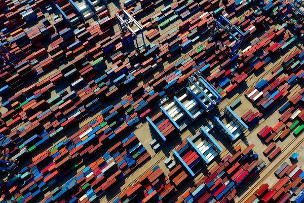 英媒:美國8月商品貿(mào)易逆差擴(kuò)大 批發(fā)和零售庫存增長強(qiáng)勁